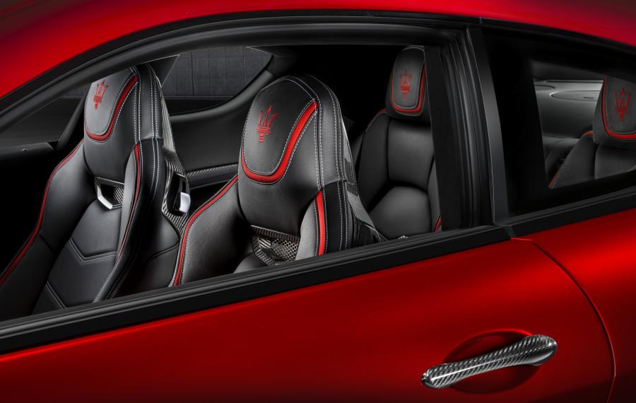 Интерьер Maserati GranTurismo Sport Special Edition 2017 года  (фото 12 из 32)